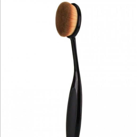 MAC Oval foundation/ contour Brush #6 - Picture 2 of 5